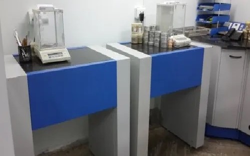 Anti Vibrating Table